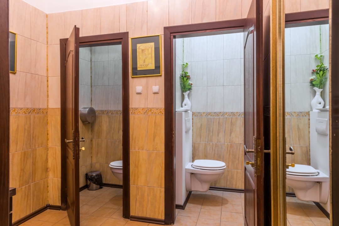 COMPLEX DELFIN, SPATII COMERCIALE 600 MP, DOUA NIVELURI!