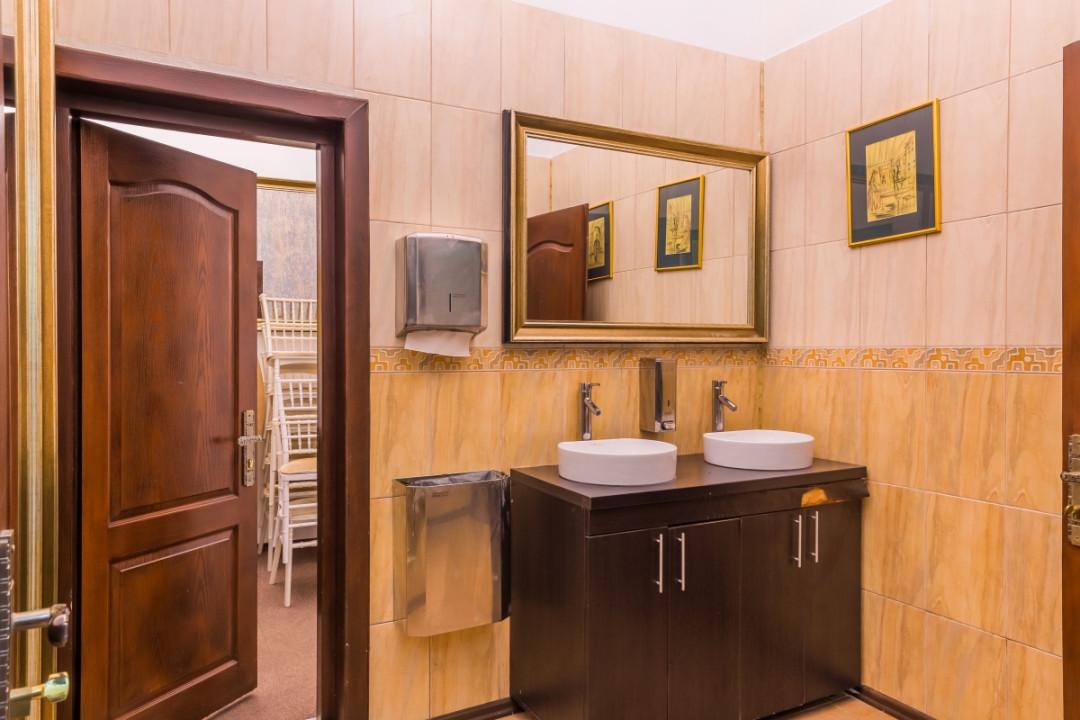 COMPLEX DELFIN, SPATII COMERCIALE 600 MP, DOUA NIVELURI!