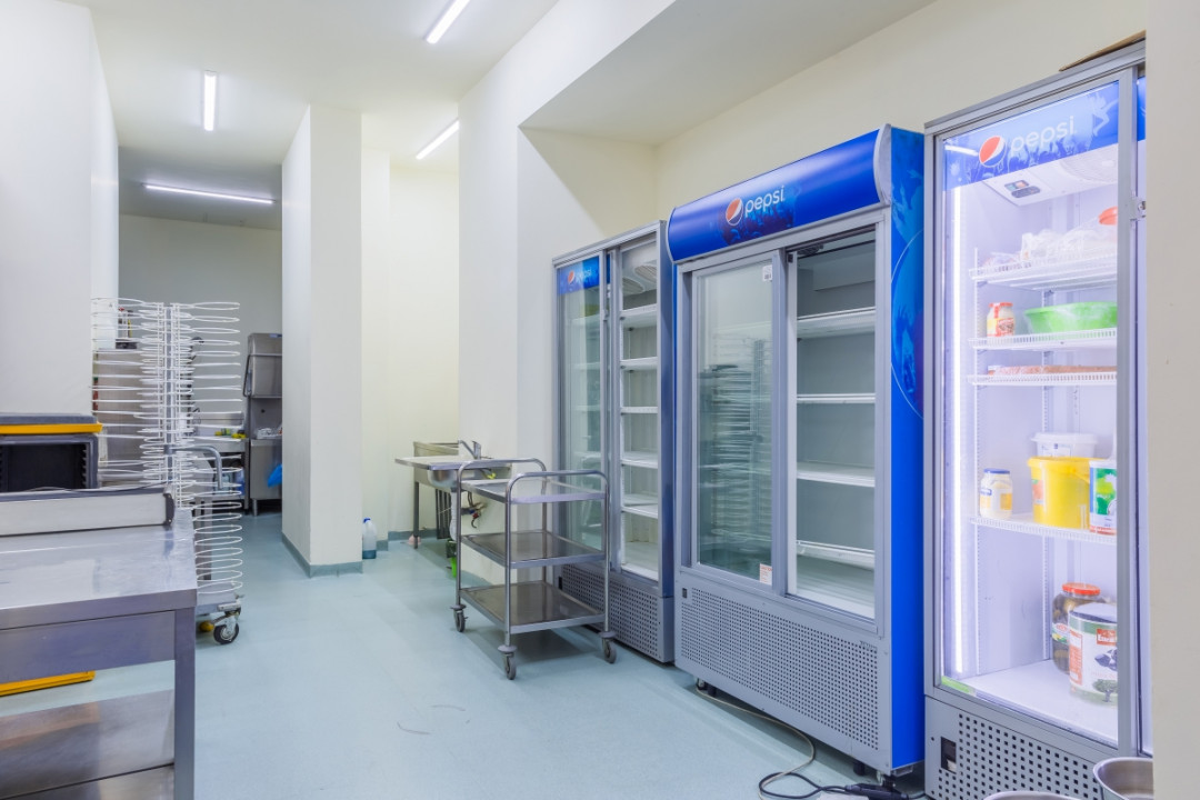 COMPLEX DELFIN, SPATII COMERCIALE 600 MP, DOUA NIVELURI!