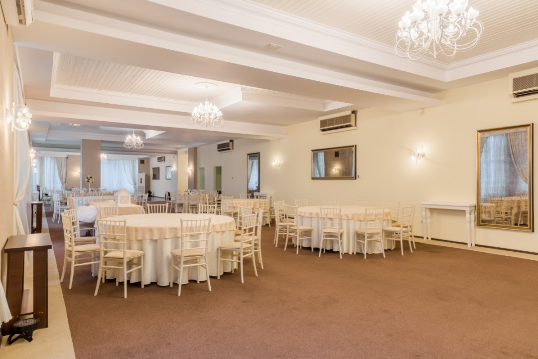 COMPLEX DELFIN, SPATII COMERCIALE 600 MP, DOUA NIVELURI!