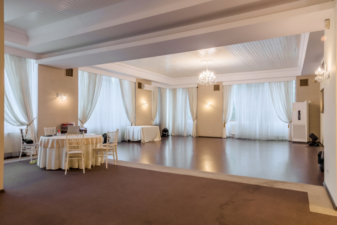 COMPLEX DELFIN, SPATII COMERCIALE 600 MP, DOUA NIVELURI!