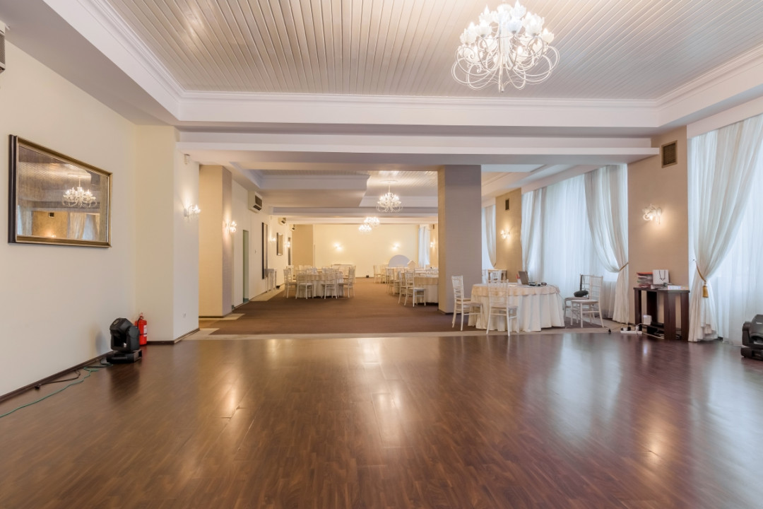 COMPLEX DELFIN, SPATII COMERCIALE 600 MP, DOUA NIVELURI!