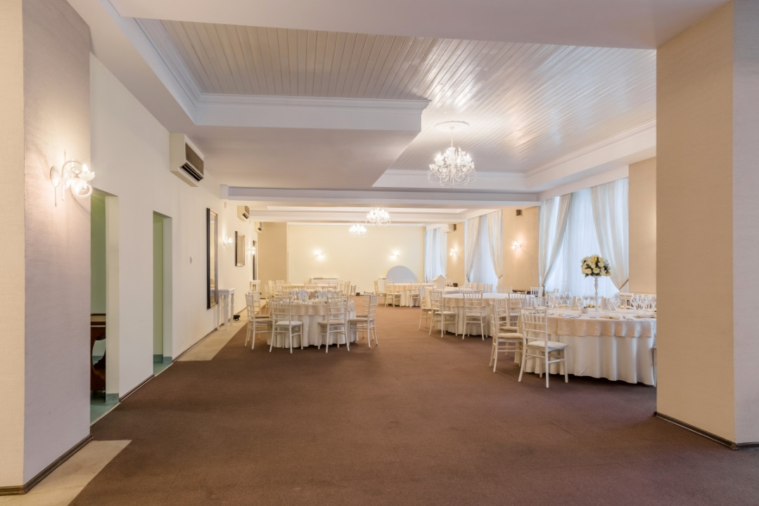 COMPLEX DELFIN, SPATII COMERCIALE 600 MP, DOUA NIVELURI!