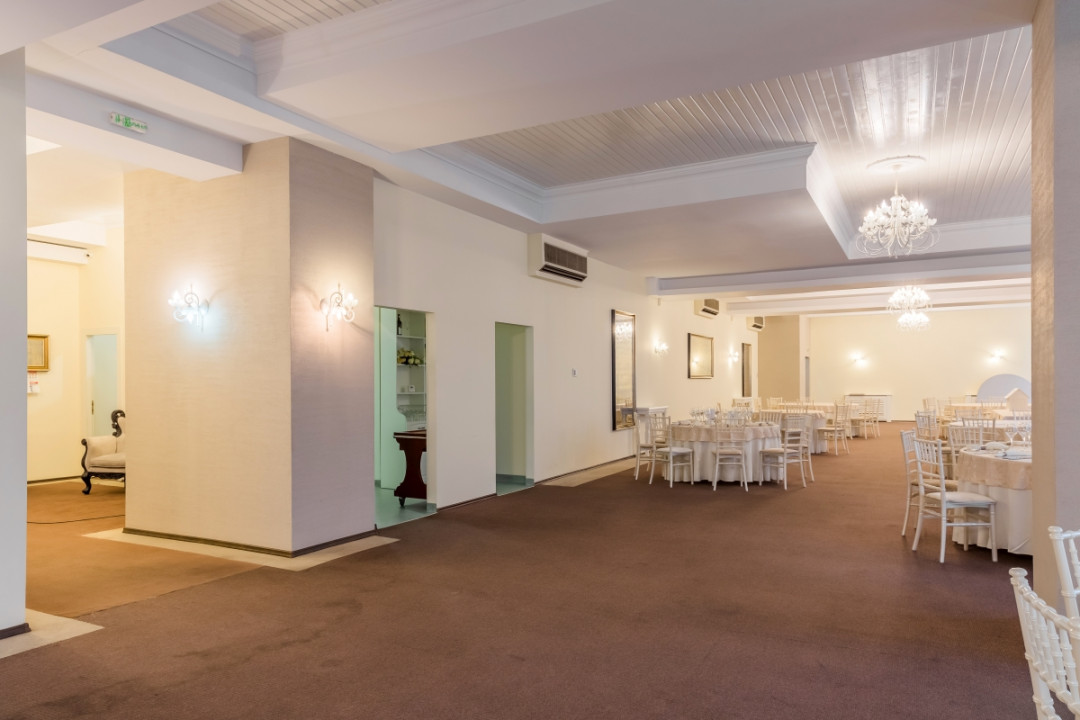 COMPLEX DELFIN, SPATII COMERCIALE 600 MP, DOUA NIVELURI!