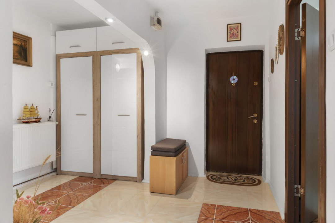 OTOPENI - CENTRAL, APARTAMENT IN VILA, 3 CAMERE 79 MP, ETAJ 1!