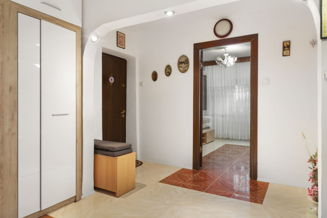 OTOPENI - CENTRAL, APARTAMENT IN VILA, 3 CAMERE 79 MP, ETAJ 1!