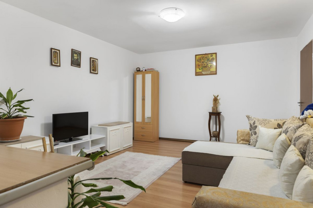 OTOPENI - CENTRAL, APARTAMENT IN VILA, 3 CAMERE 79 MP, ETAJ 1!