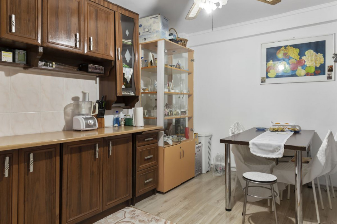 OTOPENI - CENTRAL, APARTAMENT IN VILA, 3 CAMERE 79 MP, ETAJ 1!