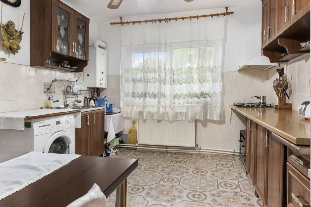 OTOPENI - CENTRAL, APARTAMENT IN VILA, 3 CAMERE 79 MP, ETAJ 1!