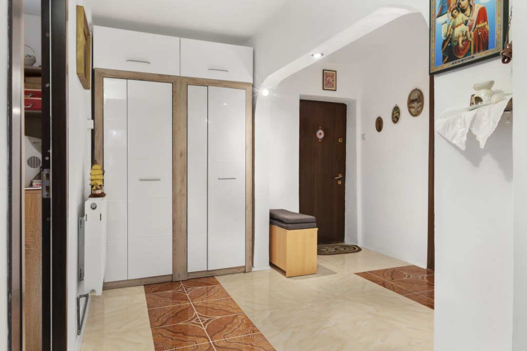 OTOPENI - CENTRAL, APARTAMENT IN VILA, 3 CAMERE 79 MP, ETAJ 1!