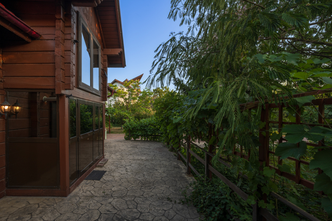 FUNDULEA – CENTRAL, CASA DE VACANTA 100 MP, LOT 2000 MP!