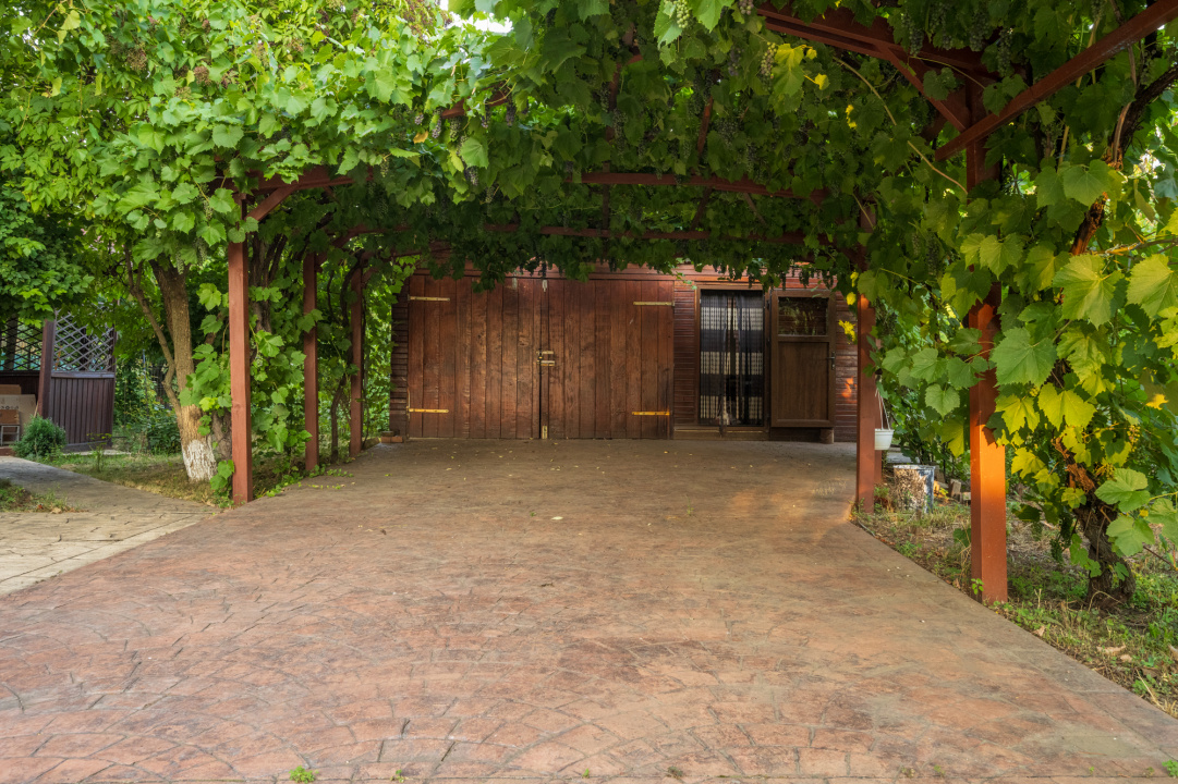 FUNDULEA – CENTRAL, CASA DE VACANTA 100 MP, LOT 2000 MP!