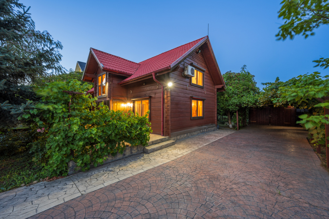 FUNDULEA – CENTRAL, CASA DE VACANTA 100 MP, LOT 2000 MP!