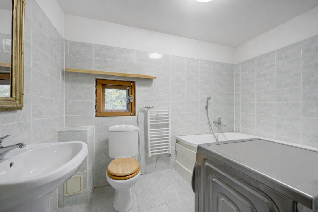 VIILOR - ECHINOCTIULUI, CASA 211 MP UTILI, LOT 460 MP!