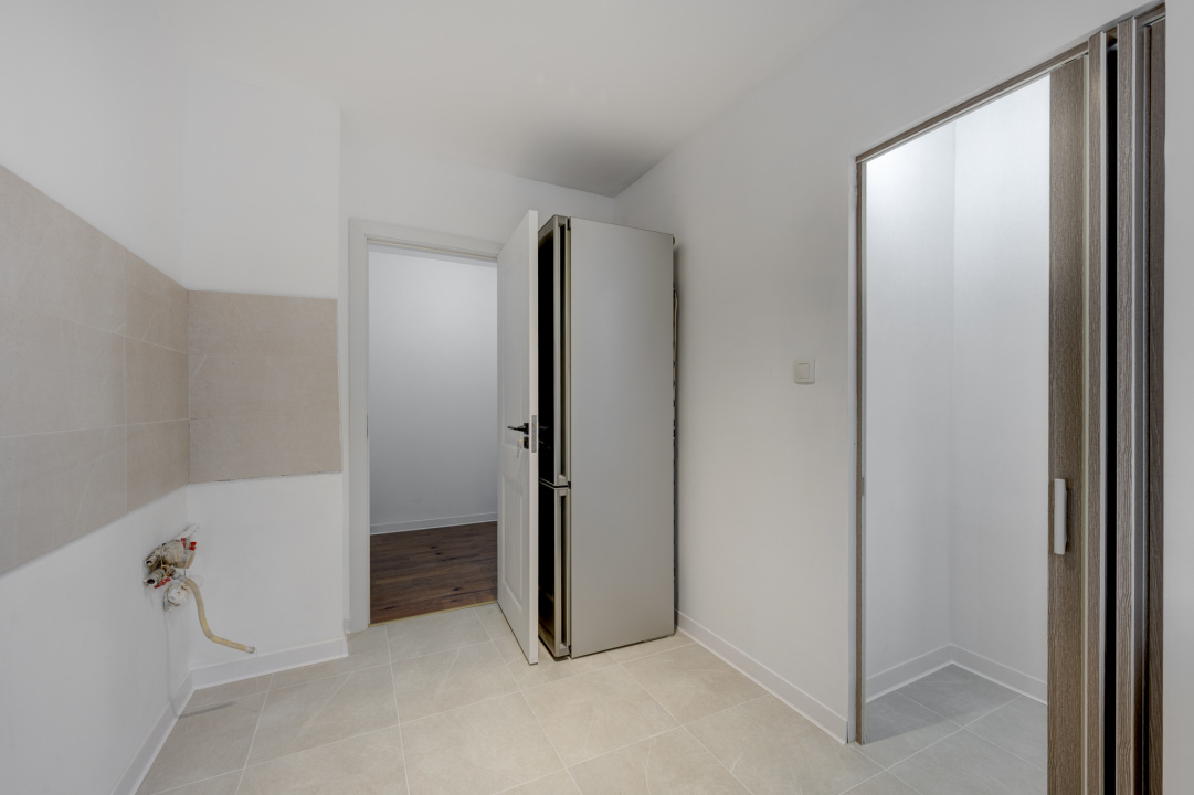 TITAN – OZANA, APARTAMENT 3 CAMERE 66 MP TOTAL, ETAJ 3 DIN 4, RENOVAT! 